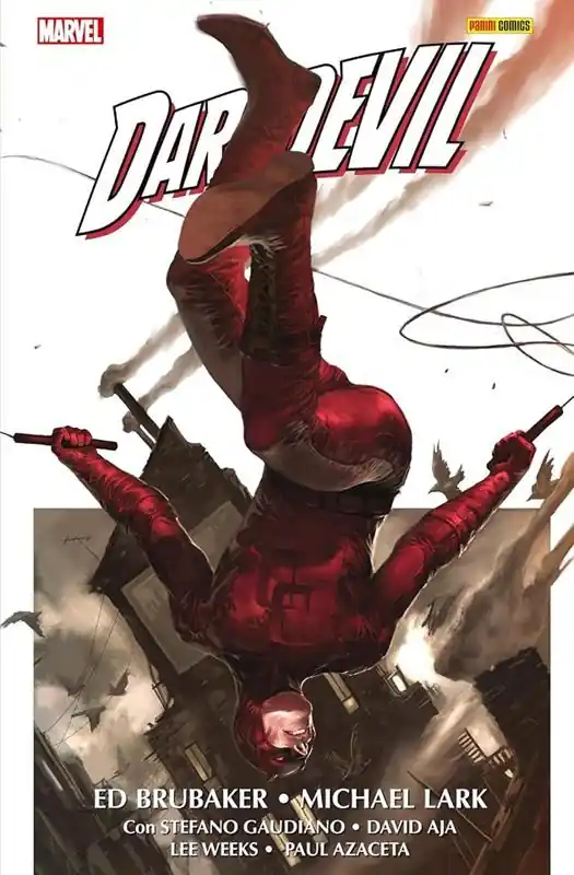 Imprescindible (Must-Have) DAREDEVIL DE ED BRUBAKER Y MICHAEL LARK OMNIBUS 01